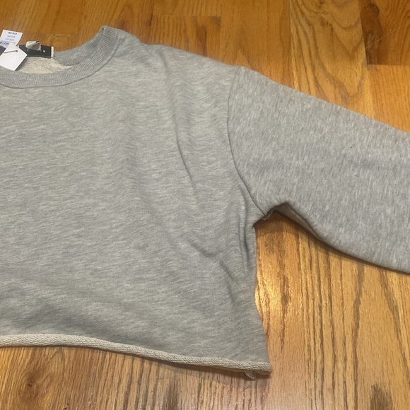 $10 CLEARANCE - NWT TopShop Cropped Grey Sweatshirt in UK Size 10 - Picture 3 of 7